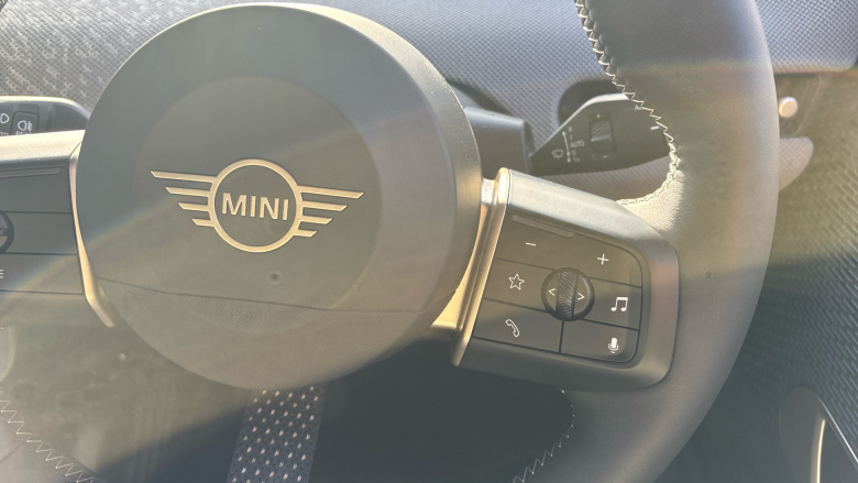 MINI Cooper 160kW SE Exclusive 54kWh 3dr Auto Electric Hatchback